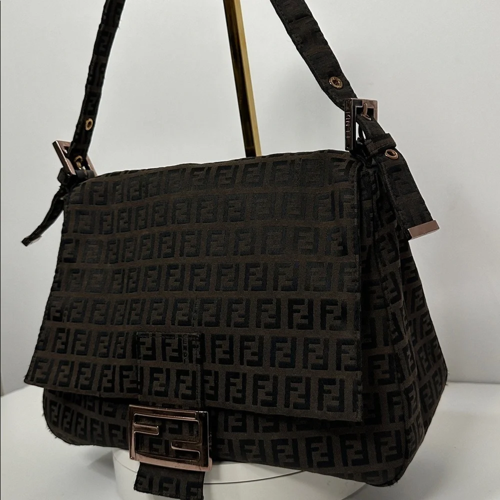 💯Authentic Fendi Mamma Baguette Bag🍀